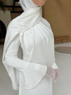 Look your best on your special day with Modestbridalwear.com gorgeous selection of bridal hijabs. Our unique designs will make you feel beautiful and confident, creating an unforgettable look for your wedding.