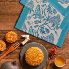Roopantaran offers an exquisite range of hand-block cotton table napkins (set of 4). Buy printed cotton napkins & add grace to your table with these stylish napkins. 