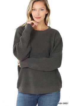 Enjoy the coziness of our grey knit sweater, a chic and adaptable addition to your winter attire. This elegantly designed and well crafted sweater seamlessly blends style and warmth. 