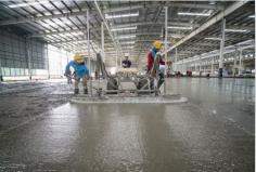 Our team at Qepoxy has the dedication to providing the highest quality flooring solutions. By prioritising the needs of our customers, we are able to go beyond their expectations. We are your professional tradesmen, ready to deliver floors with the best visual and structural quality. Our customers include the aviation industry, car park owners, the automotive industry, and warehouse and factory owners.