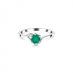 Adorn your finger with timeless elegance and natural beauty with this dainty green onyx ring. The rich green hue of the green onyx stone represents balance & energy, while the delicate crystal band adds a touch of understated sophistication. Whether adorned with modern attire or a traditional look, this ring is a graceful expression of style and grace.