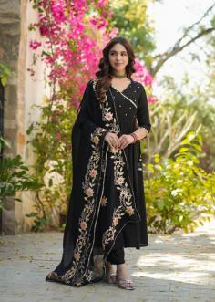 Buy an Angrakha suit set for women & explore the timeliness & elegance of such an outfit. A perfect suit set offering modern flair with traditional aesthetics.

https://www.everbloomindia.com/collections/angrakha-suit-sets