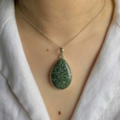 Our gemstone pendants come in a variety of captivating colors, ranging from the deep blues of lapis lazuli to the vibrant greens of malachite, catering to every individual's unique style and preference. The 925 sterling silver setting provides a timeless and elegant backdrop for the dazzling gemstones, ensuring durability and a lustrous finish that will withstand the test of time. Whether you're drawn to the calming energies of larimar or the subtle presence of carnelian, our collection offers a diverse range of gemstones to resonate with your personal energy and style.