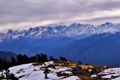 DayaraBugyal Uttarakhand will make you feel like Charlie in the movie Charlie and the Chocolate Factory. You will feel exactly like him, watching awe-inspiring sights in a frozen land. In the winters, DayaraBugyal is a remarkable sight.