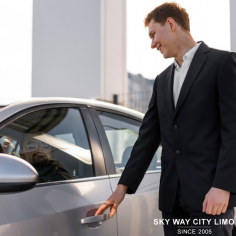 Choose Skyway City Limo for a luxurious and timely Toronto airport limo service. Our dedicated chauffeurs ensure a smooth and stress-free ride, making your airport transfer easy and enjoyable.