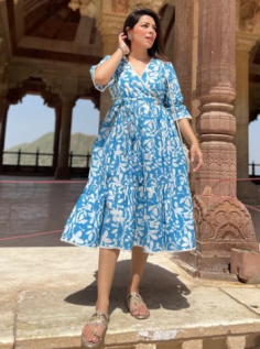 Indulge in the glamour of bubble sleeve dresses, designed to accentuate your unique style. Find your perfect match among our bold and beautiful collection.
Visit for more :- https://www.jaipurmorni.com/products/floral-print-puff-sleeve-dress