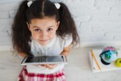 These free learning apps for kids are the best way for young minds to improve their performance with fun. Kids may get interactive lessons and educational tests using games. They keep them curious and motivated as science and mathematics, reading, and so on, are covered.

