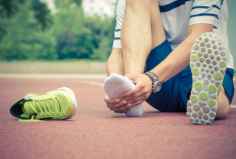 Winter sports enthusiasts—protect your feet and ankles! Discover how to prevent injuries while staying active in the cold season with these essential tips.

#Wintersports #Wintersportinjuries #Injuries #Sportsinjuries #footandankle
