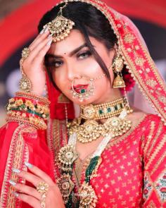 Book the top bridal makeup artist in Surat. Top Best and affordable wedding makeup artists in and around Surat with info, reviews and price details.