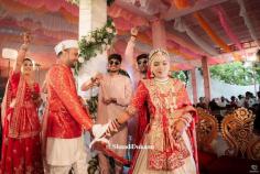 Book Best Wedding Photographers in Aurangabad. Find the top professional candid photographers/videogrpahers Aurangabad at your budget for sangeet, wedding photography & pre-wedding photo-shot