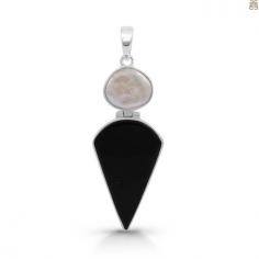 Wearing the black onyx pendants activates the root chakra and opens your third eye chakra. Its serene energies ground the person further, making them wise in their decisions.