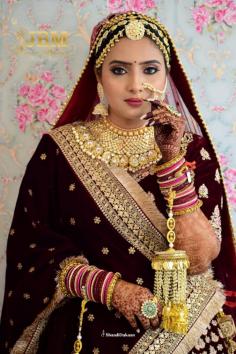 Book Best Bridal Makeup in Varanasi at affordable price. At Shaadidukaan find the vast range of top Makeup Artists in Varanasi for wedding, sangeet and other parties.