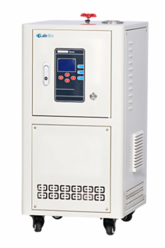 Labnics Heating Circulator, with 3.9L capacity, features durable stainless steel for corrosion resistance. It includes an oil mist cooling function for extended oil life, reduced pressure and better flow. Casters ensure mobility, while a touch-panel and exhaust valve enhance safety and efficiency.