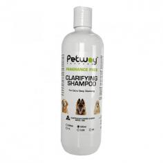 Petway Petcare Fragrance Free Clarifying Shampoo is a naturally based, cosmetic-grade shampoo designed for extra-deep cleansing of dogs with dirty coats. Formulated with pure deionised water, this pH-balanced shampoo is suitable for dogs sensitive to fragrances or essential oils. The gentle formula contains gentle degreasers that effectively remove excess sebum, dirt, grime and residual build-up without stripping the coat and skin of essential natural oils.